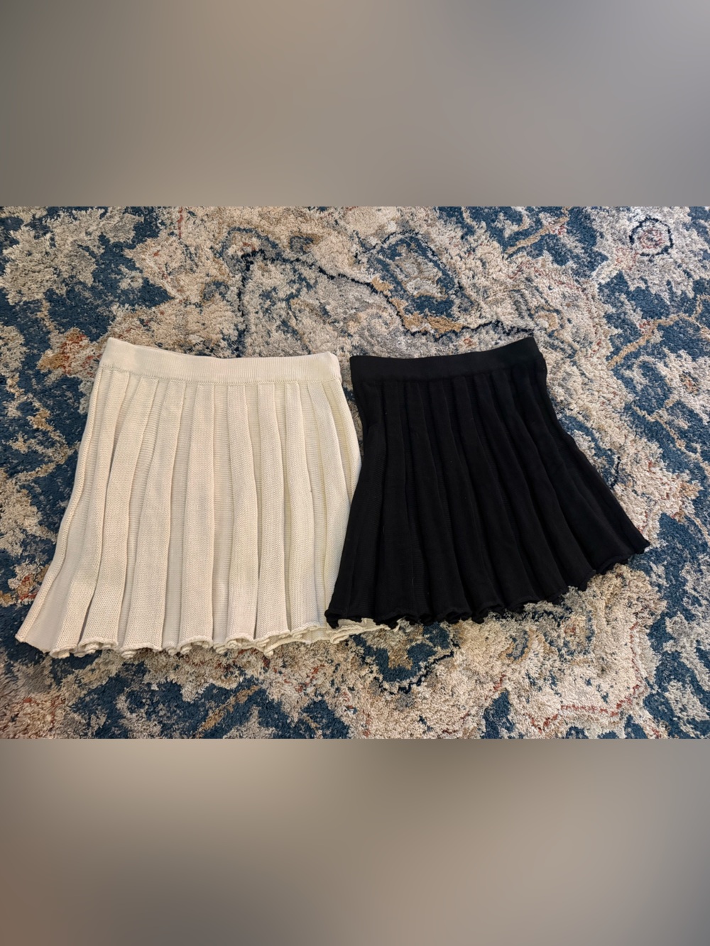 Amazon Pleated Knit Mini Skirts Black and Cream Size Small